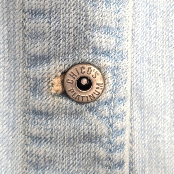 Chico's Platinum Vintage Light Wash Stretch Denim Jean Vest Size 1 Medium 8/10 - Picture 4 of 6